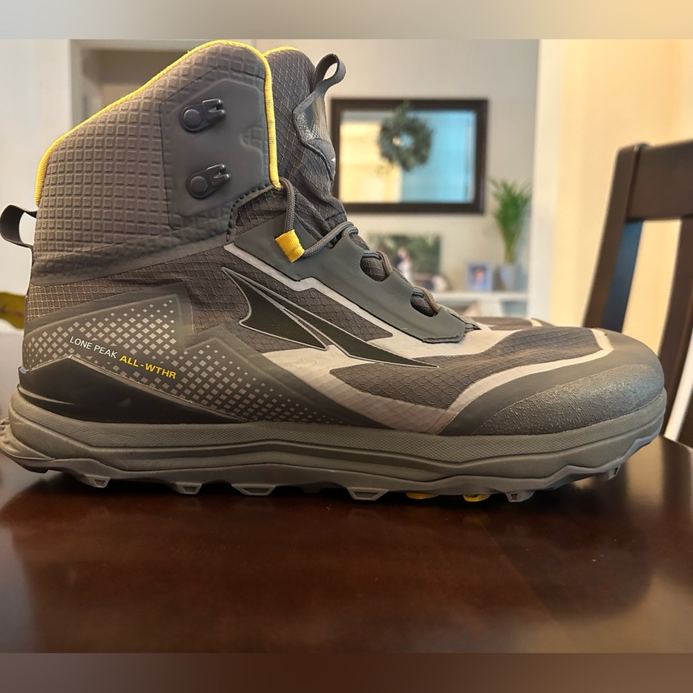 ALTRA Men's AL0A4VQH Lone Peak All-WTHR Mid Trail Running Shoe Gray.